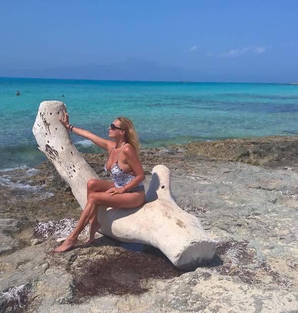 Dana Săvuică, hot la 46 de ani în costum de baie (Foto) 391800