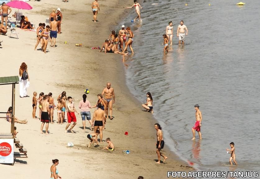 Femeie salvată de turiști din apele mării. Ce s-a întâmplat pe plaja din Mamaia