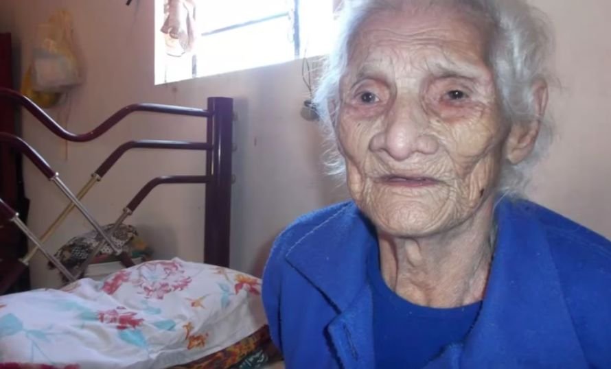 Incredibil! O bătrână a rămas fără pensie după ce autorităţile au crezut că nu mai trăiește