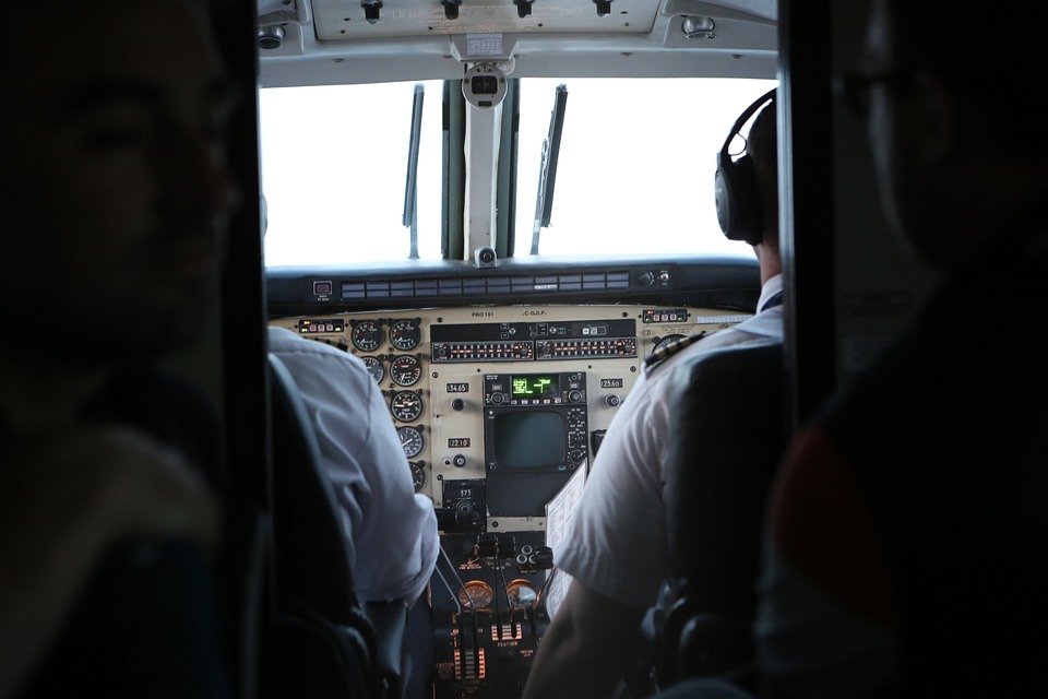 Fotografia spectaculoasă făcută de un pilot, la peste 11.000 de metri altitudine. ”Te face să simți puterea furtunii, fără să te atingă”