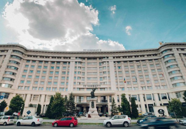 Percheziţii la hotelul Marriott din Capitală, într-un dosar de evaziune fiscală 