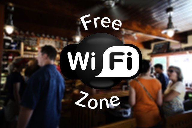 Pericolul din spatele Wi-Fi-ului gratuit din locurile publice. Statistici îngrijorătoare