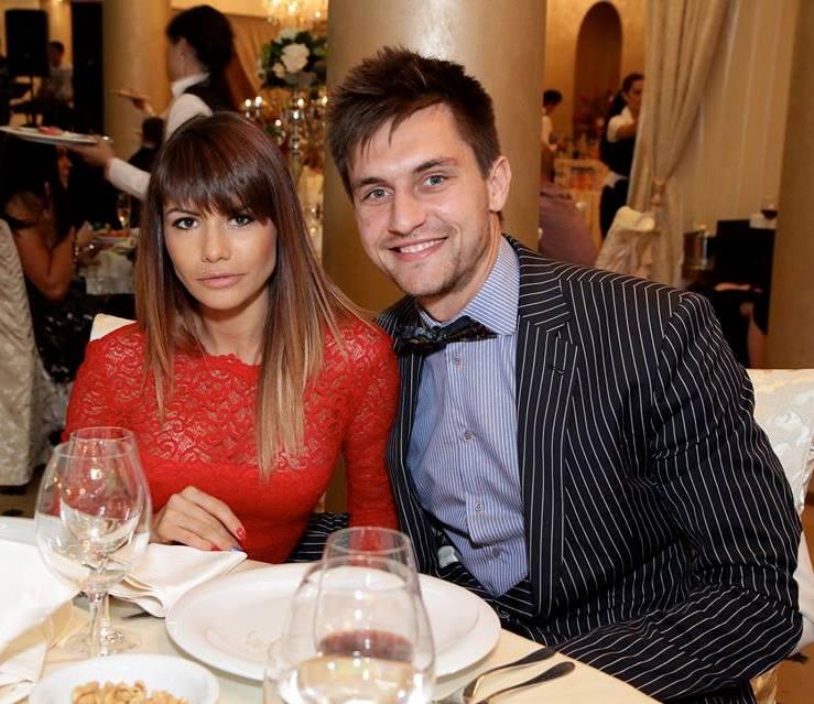 Arata minunat cand s-au cunoscut! Cum s-a afisat acum iubita lui Tatarusanu la plaja, dupa doua nasteri 392459