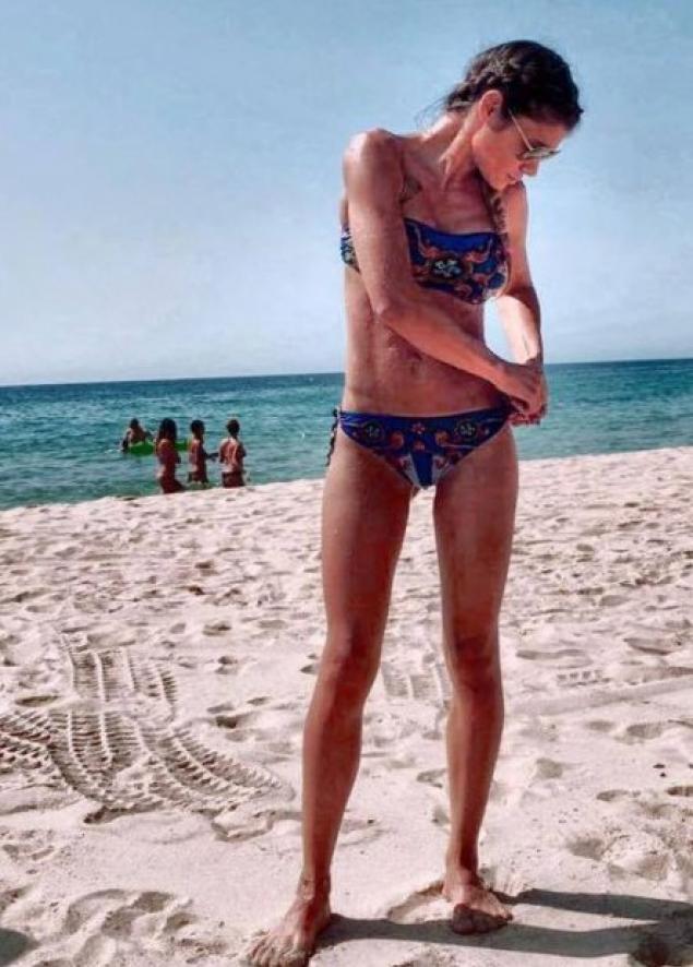 Arata minunat cand s-au cunoscut! Cum s-a afisat acum iubita lui Tatarusanu la plaja, dupa doua nasteri 392460