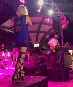 O cântăreaţă de la noi a rămas singură la 41 de ani: „Simțeam că mor înăuntrul meu” 393072