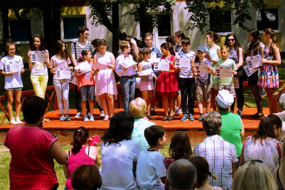 Elevii sunt premiați în Grădina Valorilor Românești