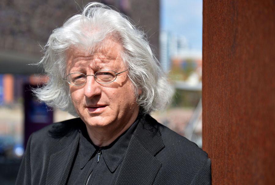 Marele scriitor maghiar Péter Esterházy a murit răpus de cancer 394667