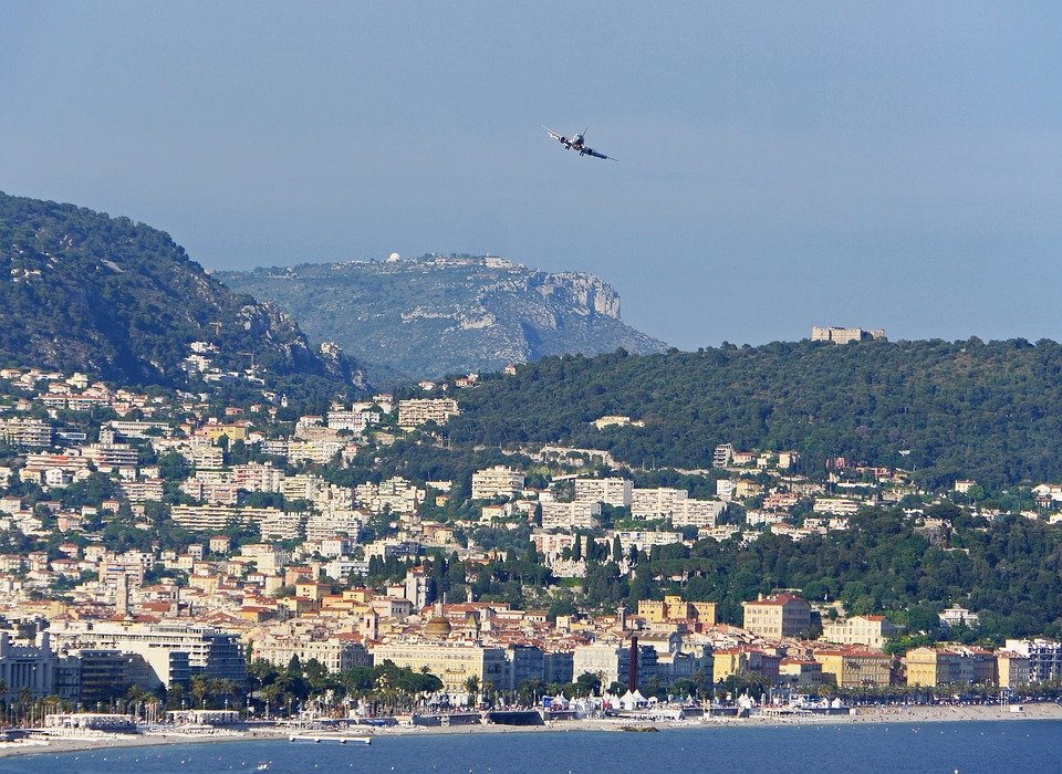 Alertă în Nisa. Aeroportul a fost evacuat de urgență. Primele imagini VIDEO