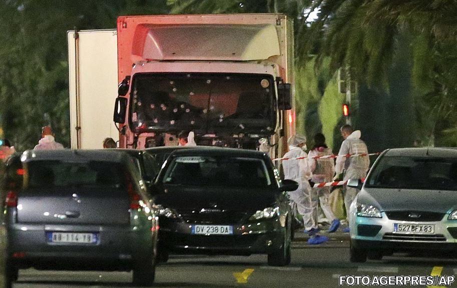 Cum arată camionul morții de la Nisa, sub roțile căruia au murit cel puțin 84 de oameni - FOTO în articol