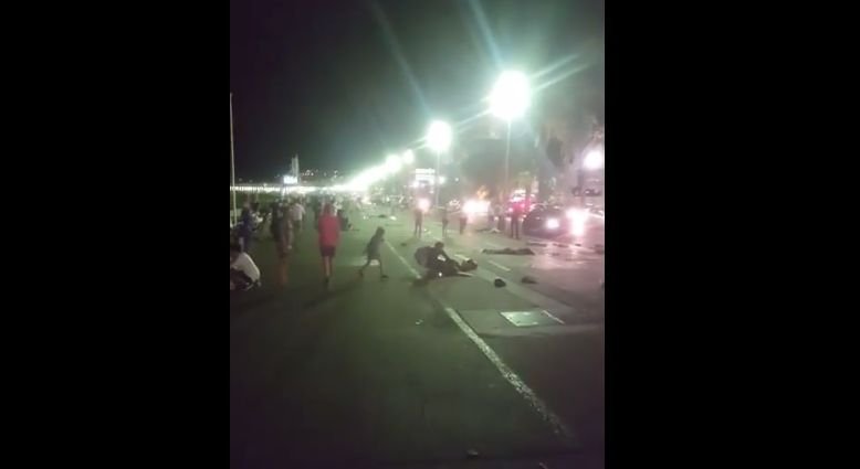 VIDEO Primele imagini de la atentatul din Nisa, în care au murit cel puțin 73 de oameni