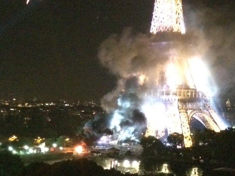 Panică în Franţa! Incendiul de lângă Turnul Eiffel a fost stins 