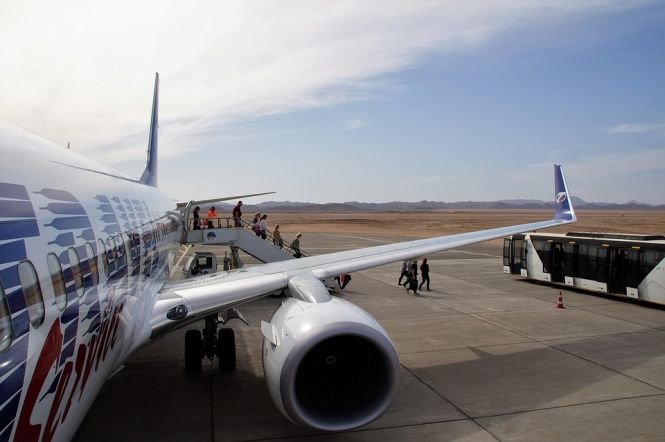 Apel al unei românce blocate pe aeroportul din Turcia: Autoritățile din România să trimită o aeronavă mai mare, să ne preia pe toți