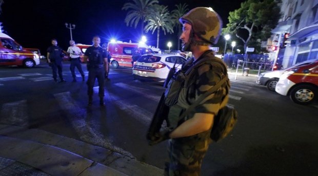 Două persoane au fost arestate, în legătură cu atentatul de la Nisa