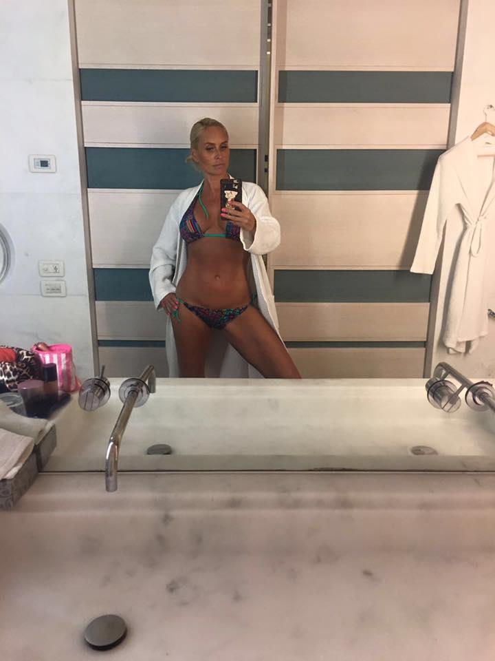  O vedetă de la noi a apărut așa pe plajă. Lumea o știa cu câteva kilograme în plus, dar... 395214