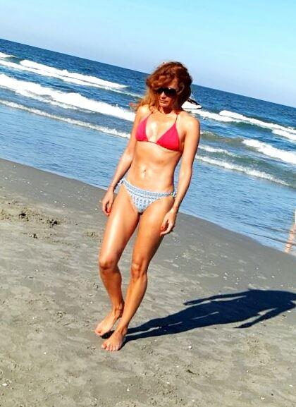 Cum arata Anca Turcasiu in costum de baie la 45 de ani: "Azi, un cetațean pe plajā încerca sa mi faca poze... l am rugat frumos sa..." 395245