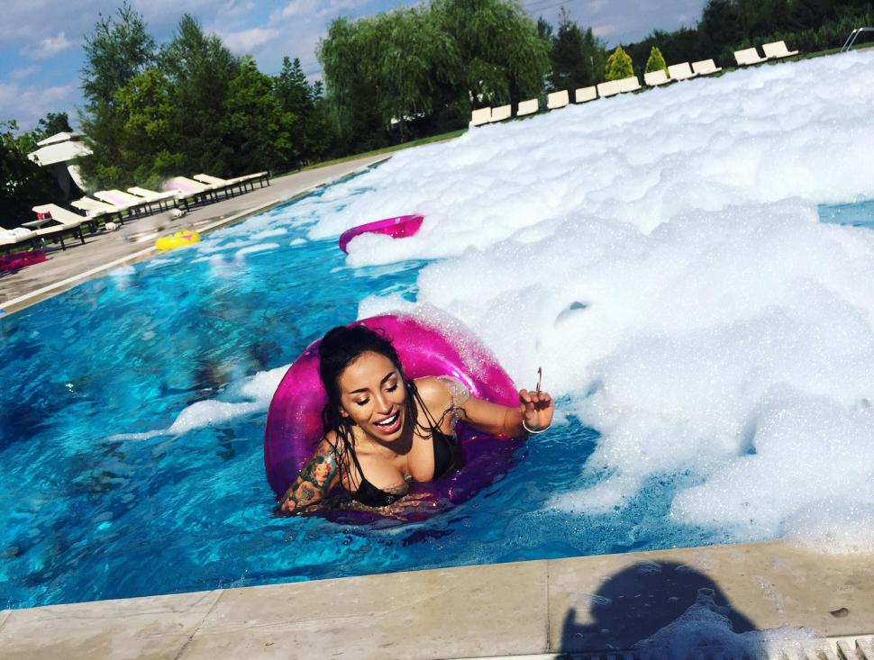 Cum s-a pozat Ruby. Fanii au rămas mască 395797