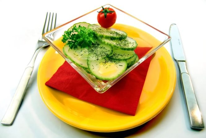 De ce nu ajută salata la slăbit. Nutriționistul explică una din cele mai mari greșeli dietetice