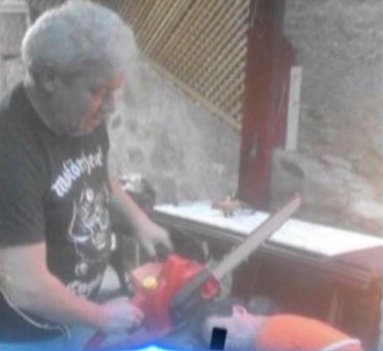 UPDATE: Consilierul PNL care a simulat o execuţie în stilul ISIS, exclus din partid. Atenție! Imagini șocante! 395762