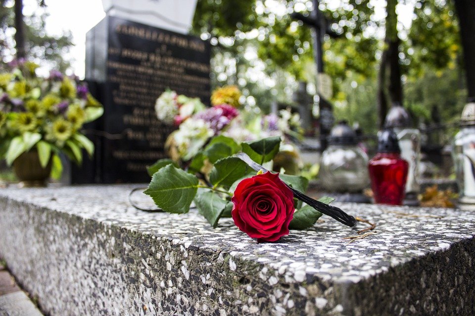 Motivele șocante pentru care morţii se dezgroapă la şapte ani de la înmormântare