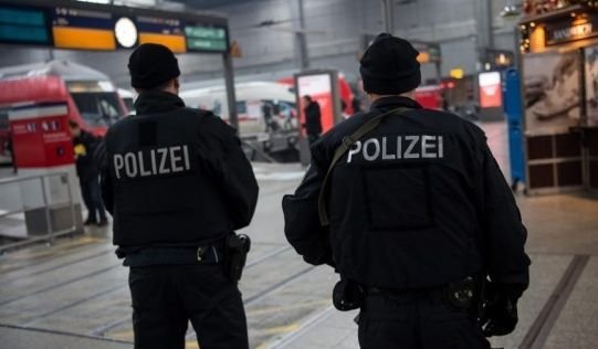Un nou atac în Germania. Un refugiat sirian cu o macetă a omorât un om și a rănit alții pe stradă