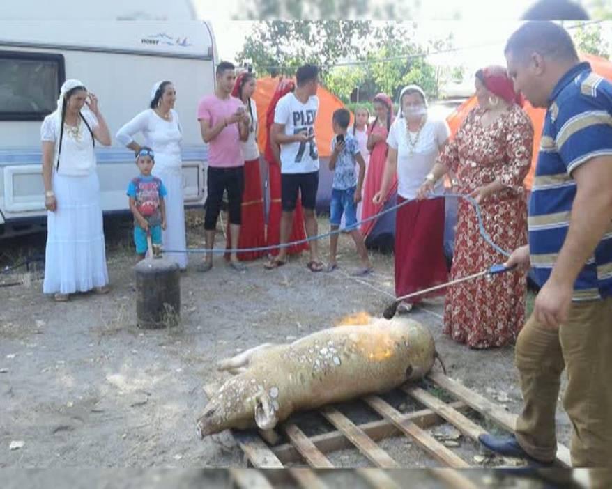 Imagini șocante pe plaja din Mamaia! L-au pus în mijloc și i-au dat foc 396194