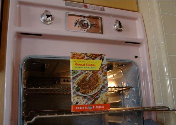 Această casă nu a mai fost locuită de la sfârșitul anilor `50. Recent, un american a cumpărat locuința și a rămas uimit. Ce a găsit înăuntru 396928