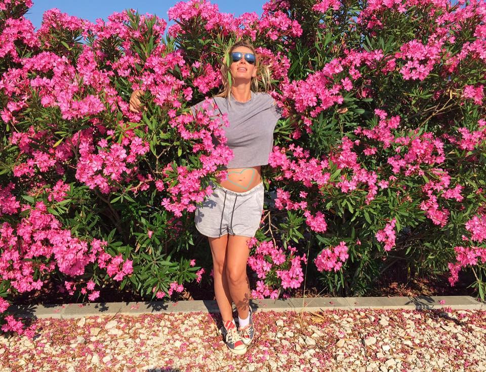 Un fan i-a spus Andreei Bănică că și-a pus silicoane. Răspunsul genial al artistei 397246