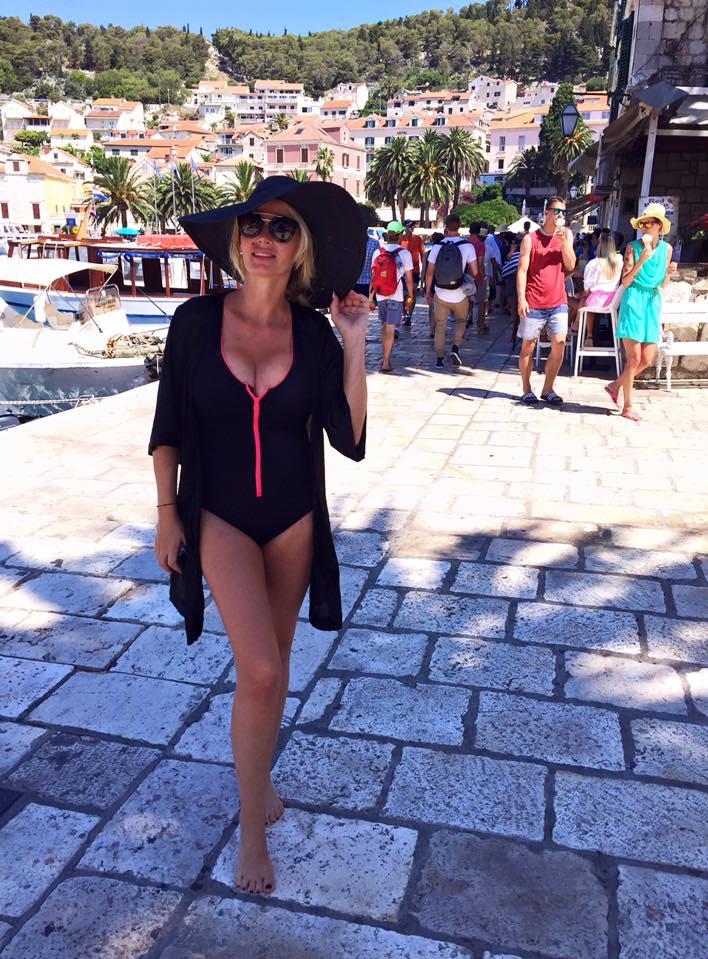 Un fan i-a spus Andreei Bănică că și-a pus silicoane. Răspunsul genial al artistei 397247