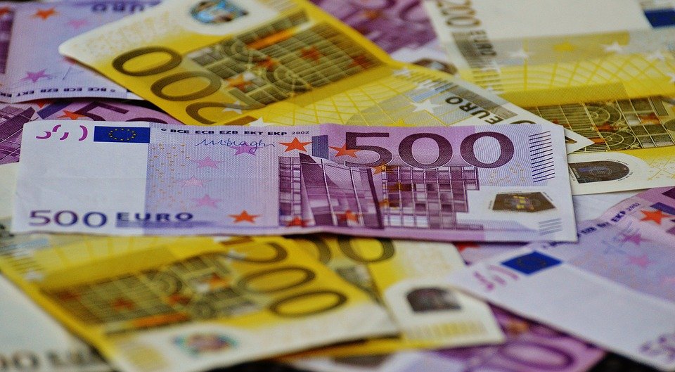 Un hoţ român a murit în Italia în timp ce încerca să fugă cu banii pe care îi furase