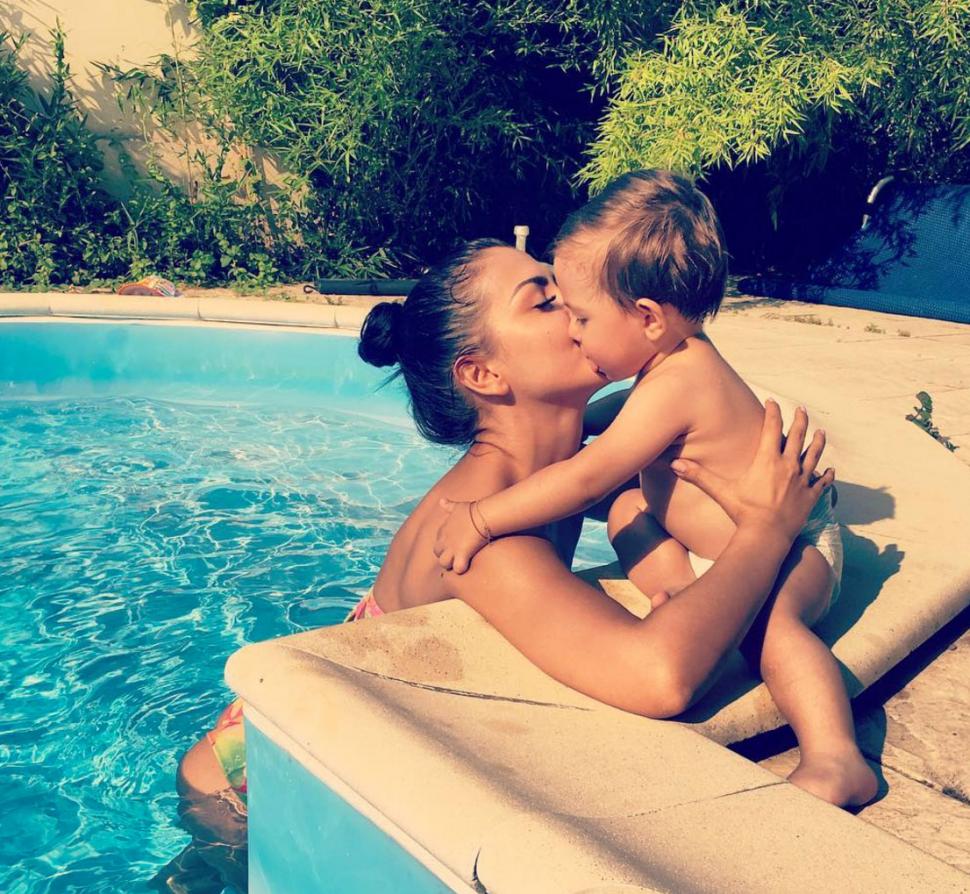 Cum arata Andreea Mantea in costum de baie! S-a afisat asa cu fiul ei pe plaja 398162