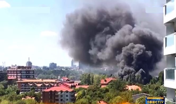 Incendiu puternic lângă un club din Capitală. Focul a fost stins după câteva ore