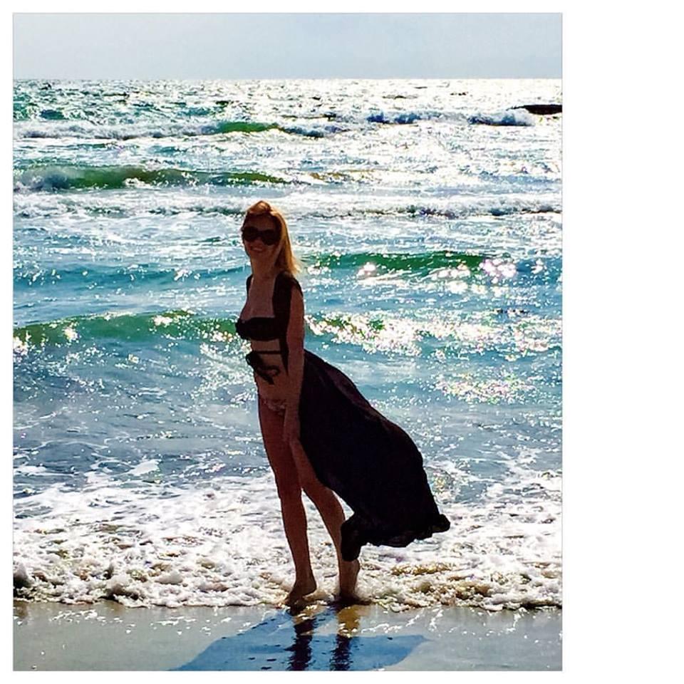  Cum a apărut o celebră actriță din România la o piscină din București. Toată lumea a întors capul 398561