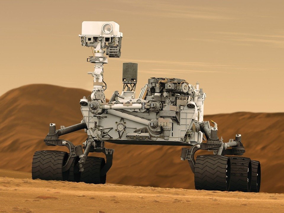 Forever alone. Robotul Curiosity și-a cântat singur “La mulți ani!”, pe Marte