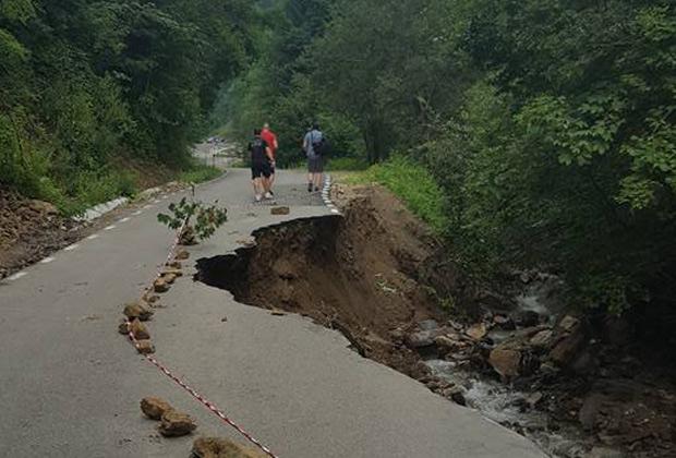 Drumul spre cetatea dacică Sarmizegetusa Regia, distrus la prima ploaie. Modernizare a costat 18,2 milioane lei 398916
