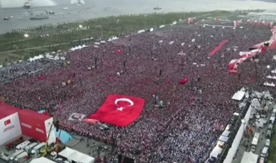 Milioane de oameni au ieșit pe străzile din Istanbul, pentru a îl susține pe președintele Erdogan