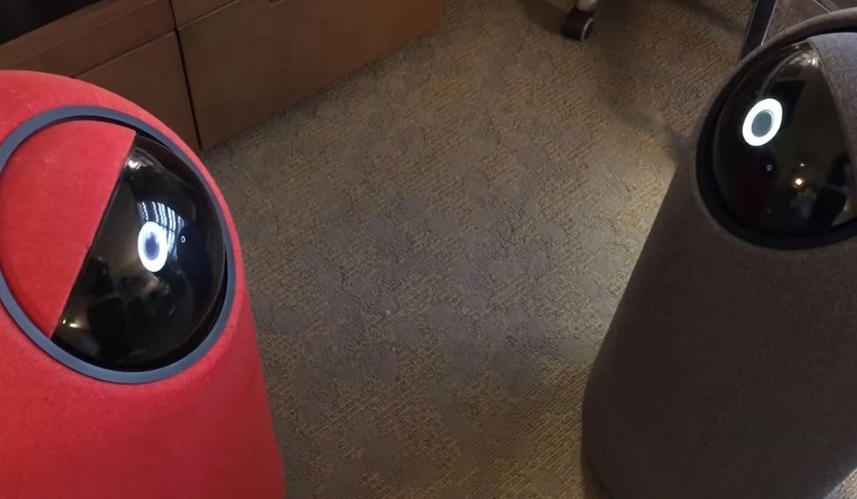 China a creat un robot care vede tot, aude tot și te trimite la sală, dacă stai prea mult pe canapea