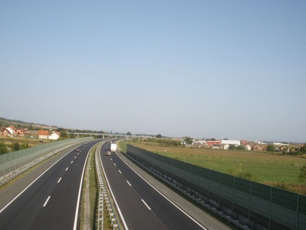 Pasarelele de pe autostrada Bucureşti-Ploieşti, furate bucată cu bucată. CNADNR nu a luat nicio măsură