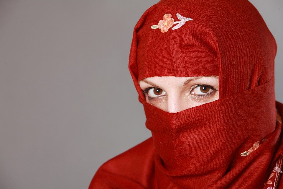 Franța continuă măsurile anti-islam: Costumele &quot;burkini&quot;, interzise