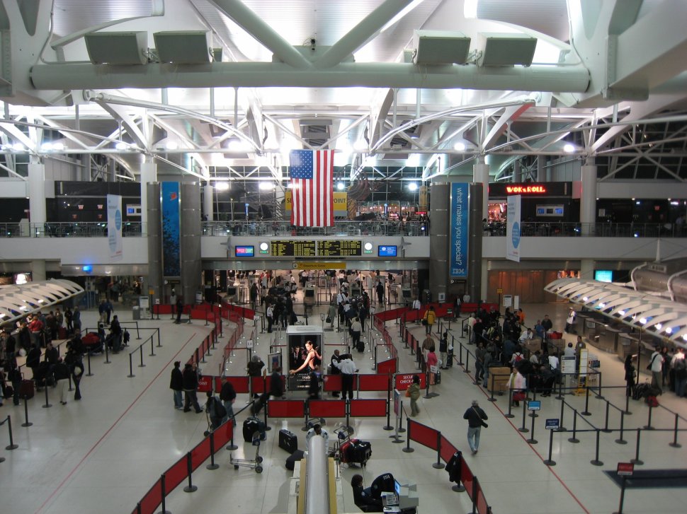 Incidente pe aeroportul John F. Kennedy din SUA. Un terminal a fost evacuat, zborurile anulate