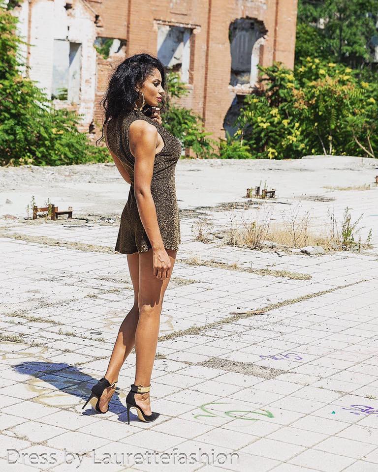  Laurette s-a pozat cu mașina de la Ion Țiriac. Ce a putut să scrie 399957