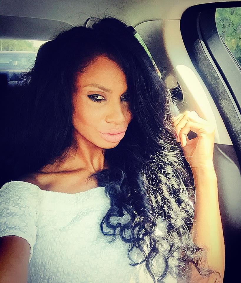  Laurette s-a pozat cu mașina de la Ion Țiriac. Ce a putut să scrie 399959