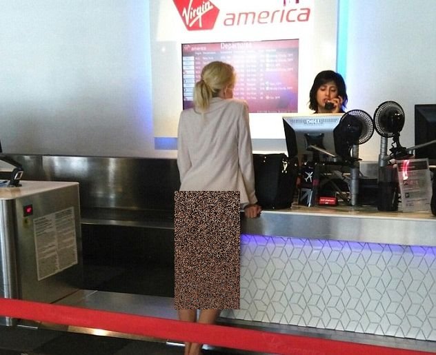 Cum a fost fotografiată o blondă în aeroport. Ceilalți pasageri nu își puteau desprinde ochii de la ea