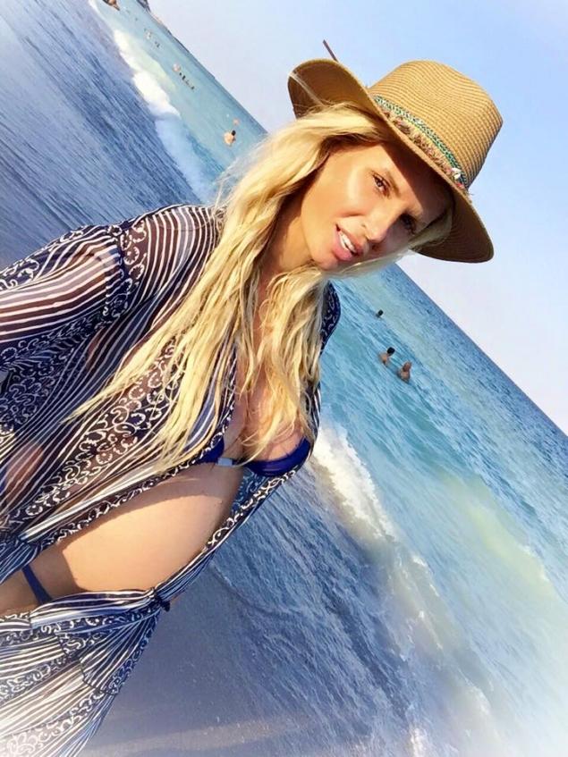 Cum arata Andreea Banica la plaja in costum de baie, gravida in 6 luni: "Simtim amandoi briza marii" 400080
