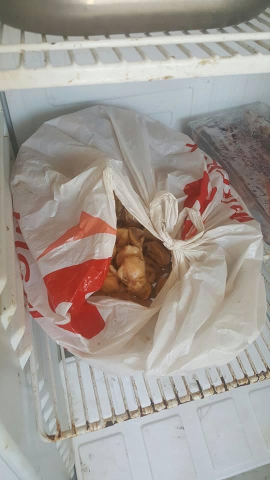 Imaginile mizeriei dintr-o terasă din Mamaia! Inspectorii ANPC au avut un șoc când au văzut ce se întâmpla departe de ochii turiștilor - GALERIE FOTO 400523