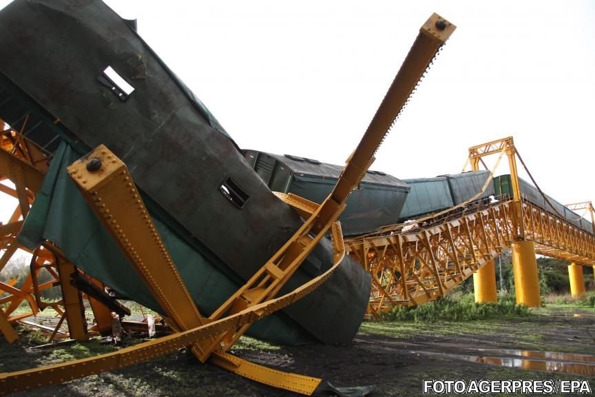 Incident feroviar în Chile. Un tren cu produse chimice s-a prăbușit într-un râu