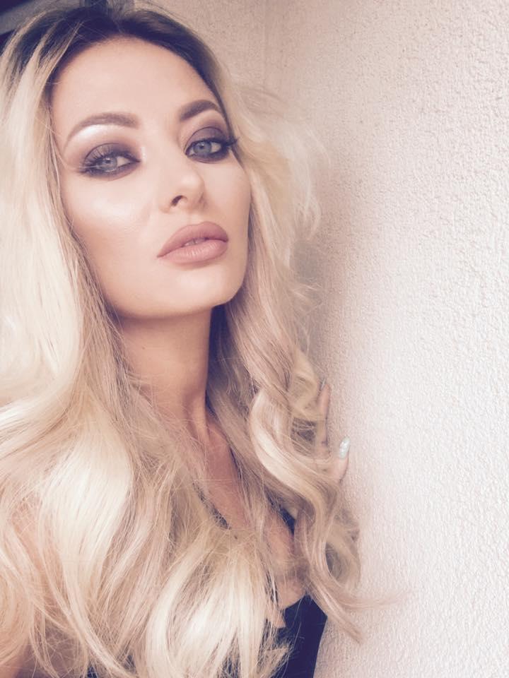  Ce i-a scris o ardeleancă Deliei pe Facebook. Vedeta a reacționat imediat 401146