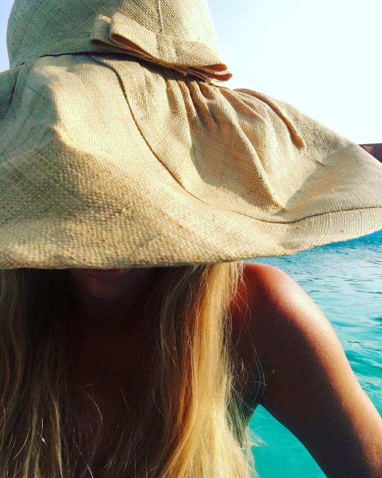  Ce i-a scris o ardeleancă Deliei pe Facebook. Vedeta a reacționat imediat 401149