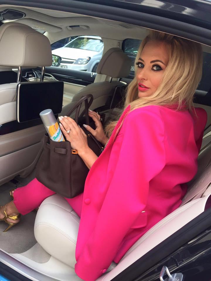  Ce i-a scris o ardeleancă Deliei pe Facebook. Vedeta a reacționat imediat 401150