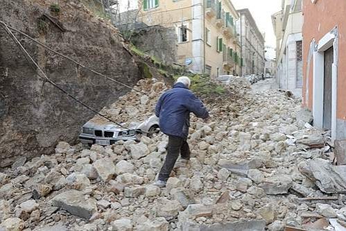 Italia retrăiește momentele dramatice din 2009. Cutremurul devastator care a lovit L'Aquila