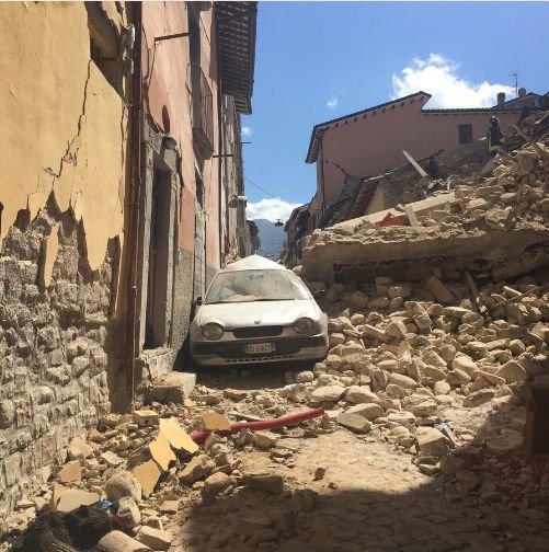 Scene de coșmar după cutremurele din Italia. Mulți dintre morți sunt copii. ”Este îngrozitor. Numărul victimelor va crește mult”